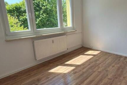 *Raus bei Mutti - ab in die erste eigene Wohnung*