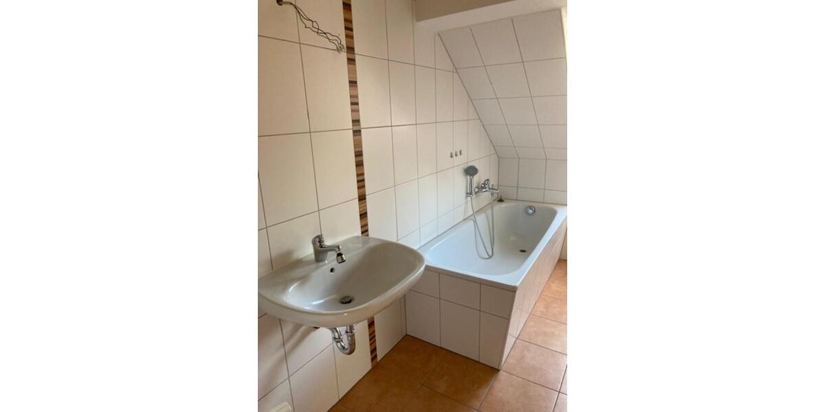 Dachgeschoßwohnung Weißenfels - 3 Zimmer, 67 m&sup2;, 380&euro; | Angebot:24611754