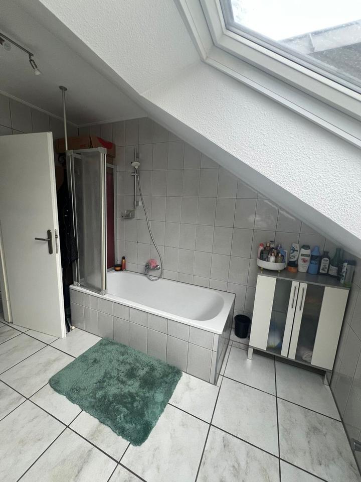Schöne 2-Zimmer-Wohnung mit Tiefgaragenstellplatz in Seukendorf zimmer