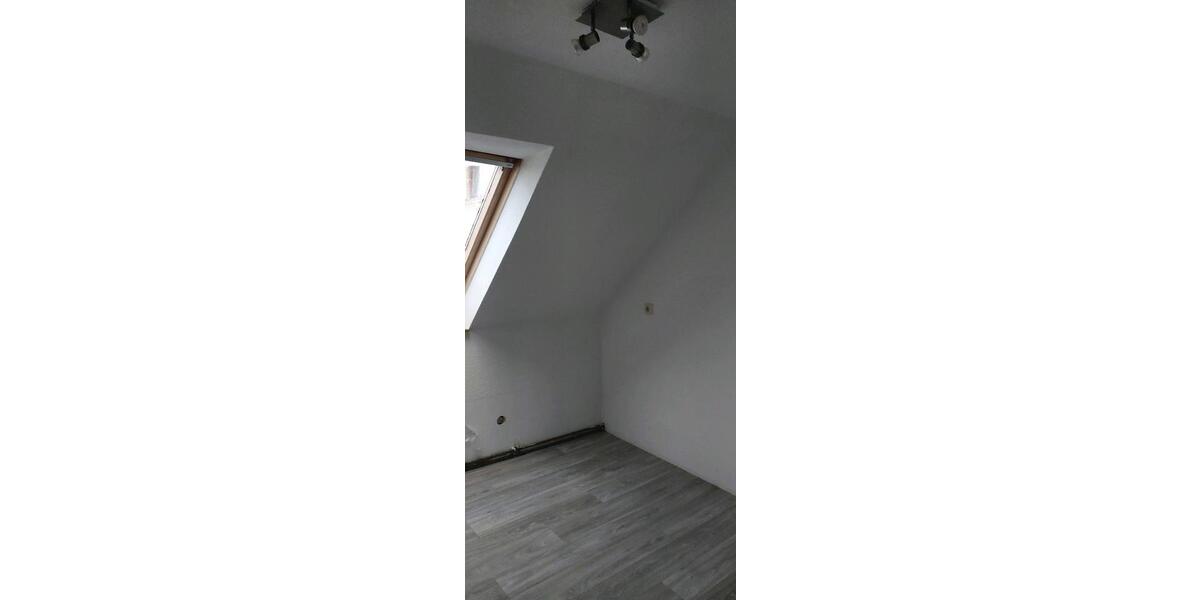 Dachgeschoßwohnung Oberlungwitz - 3 Zimmer, 58 m&sup2;, 320&euro; | Angebot:24468437