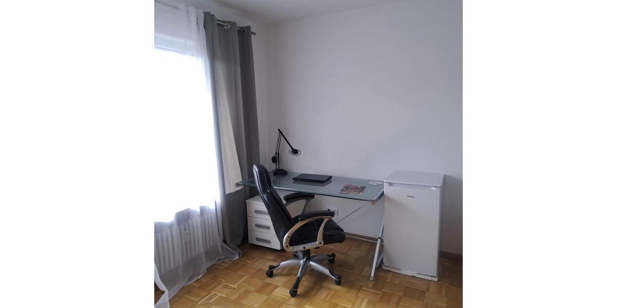 Helles, möbliertes WG-Zimmer mit Balkon – ab Dezember 1 zimmer