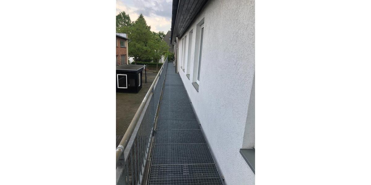 Wunderschöne, moderne Wohnung mit Kamin, EBK, Balkon und Hof 5 zimmer