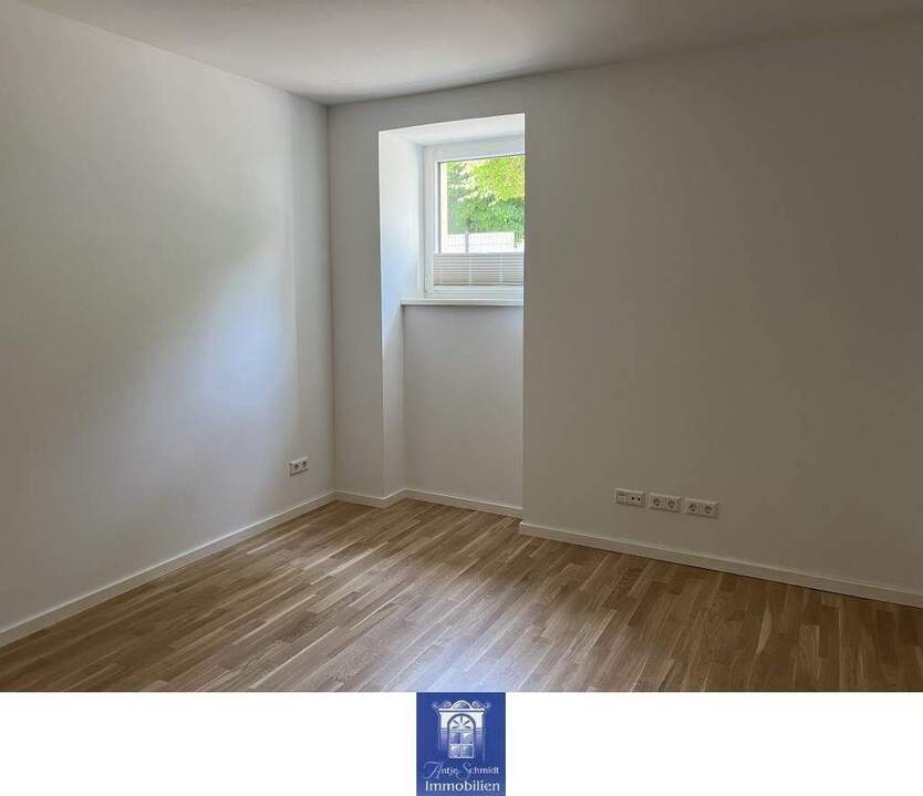 Liebevoll und modern sanierte Wohnung im Erstbezug! Erker, Fußbodenheizung, Parkett! 3 zimmer