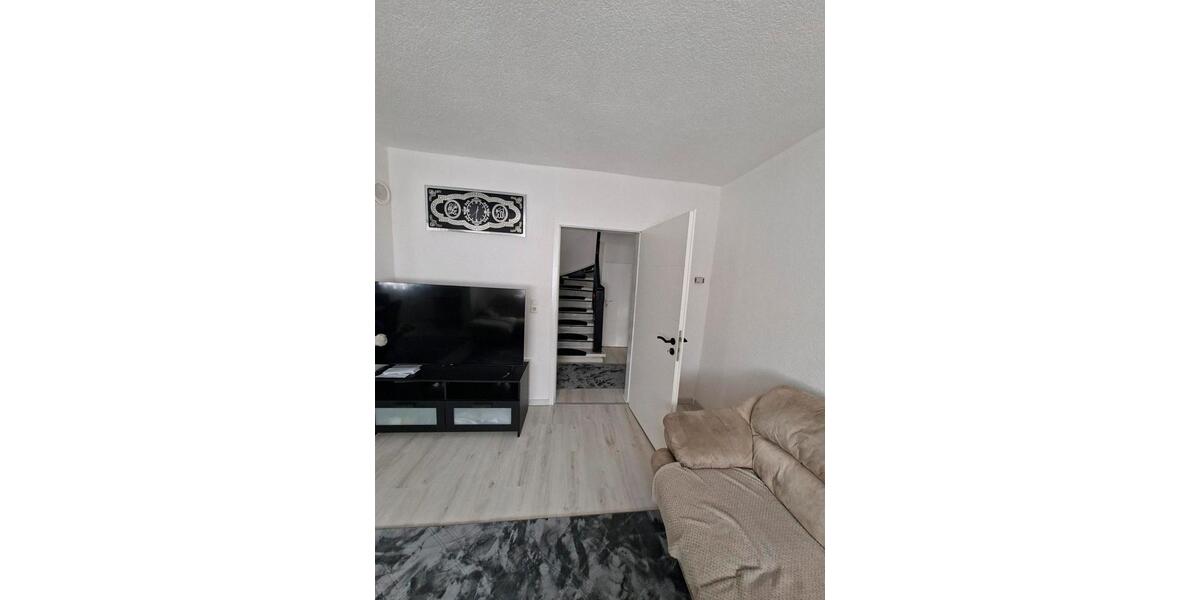 Etagenwohnung Helsa - 6 Zimmer, 102 m&sup2;, 1.000&euro; | Angebot:24730510