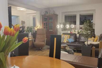 Haus Gunzenhausen - 8 Zimmer, 165 m&sup2;, 1.500&euro; | Angebot:27270716
