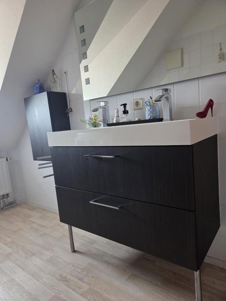 FamilienWohnung (4-Zimmer, Frankenberg Scheffelstr), neue Dusche