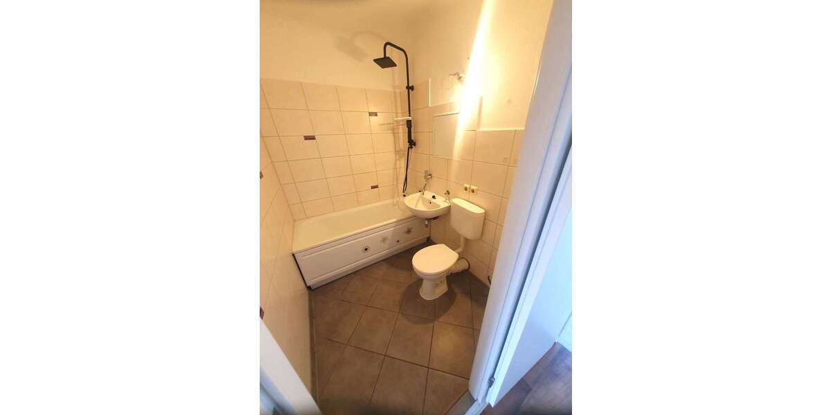 Gemütliche 2-Zimmer-Wohnung im 4. Obergeschoss mit Balkon und Badewanne - Appartement Schmölln | Angebot:25897911