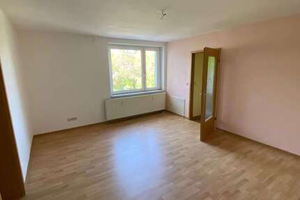 Wohnung zum Mieten in Reichenbach 225 € 48.86 m²