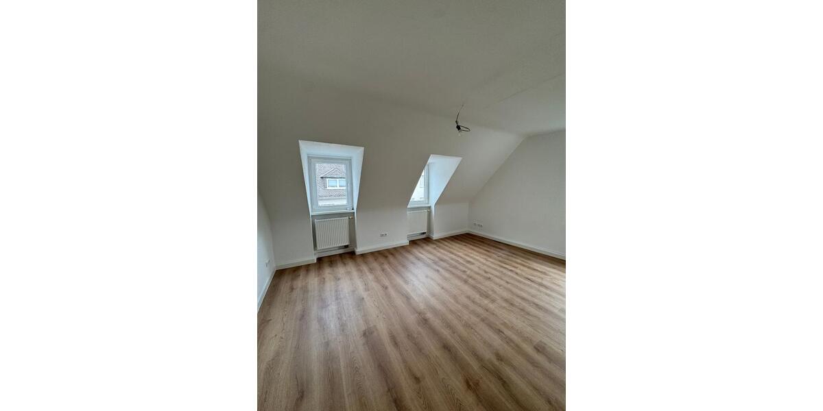 Dachgeschoßwohnung Siegen - 4 Zimmer, 67 m&sup2;, 650&euro; | Angebot:26587523