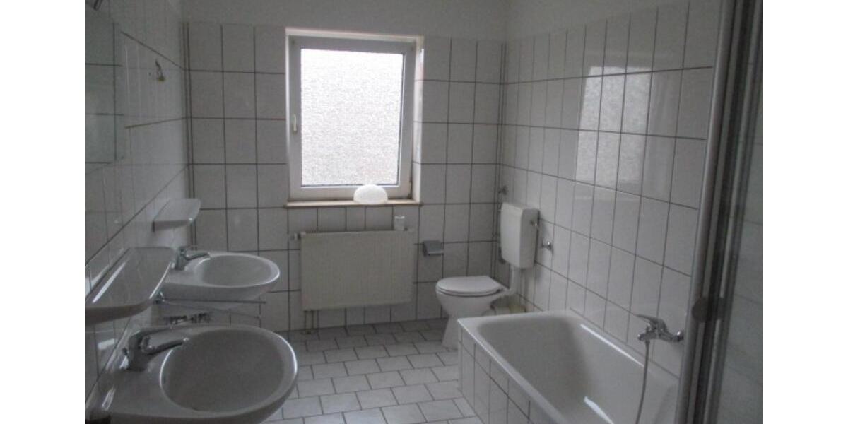 Erdgeschoss - 3 ZKB mit Balkon und Garage 3 zimmer