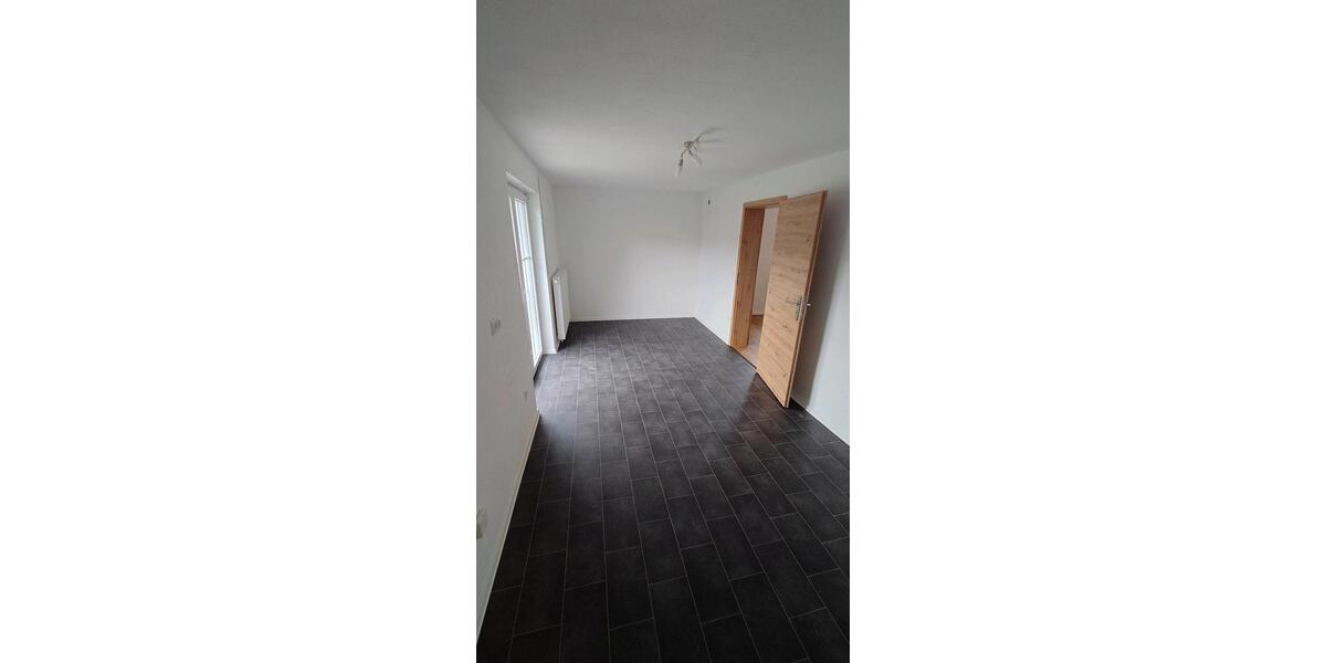 Etagenwohnung Freisen - 3 Zimmer, 95 m&sup2;, 695&euro; | Angebot:26641400