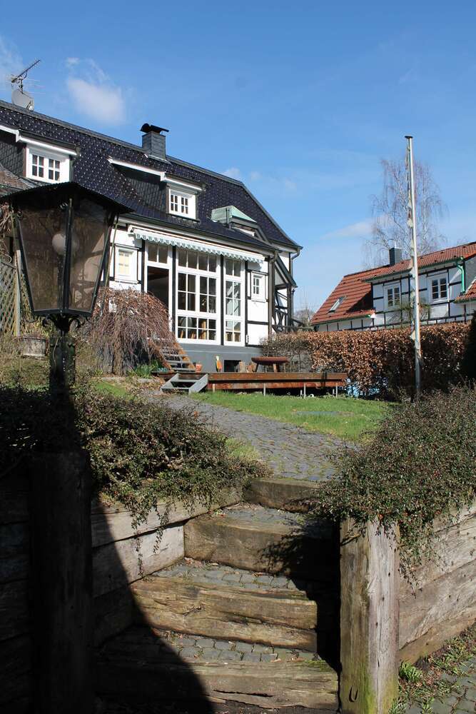 Haus zum Mieten in Burscheid 1.950 € 151 m²