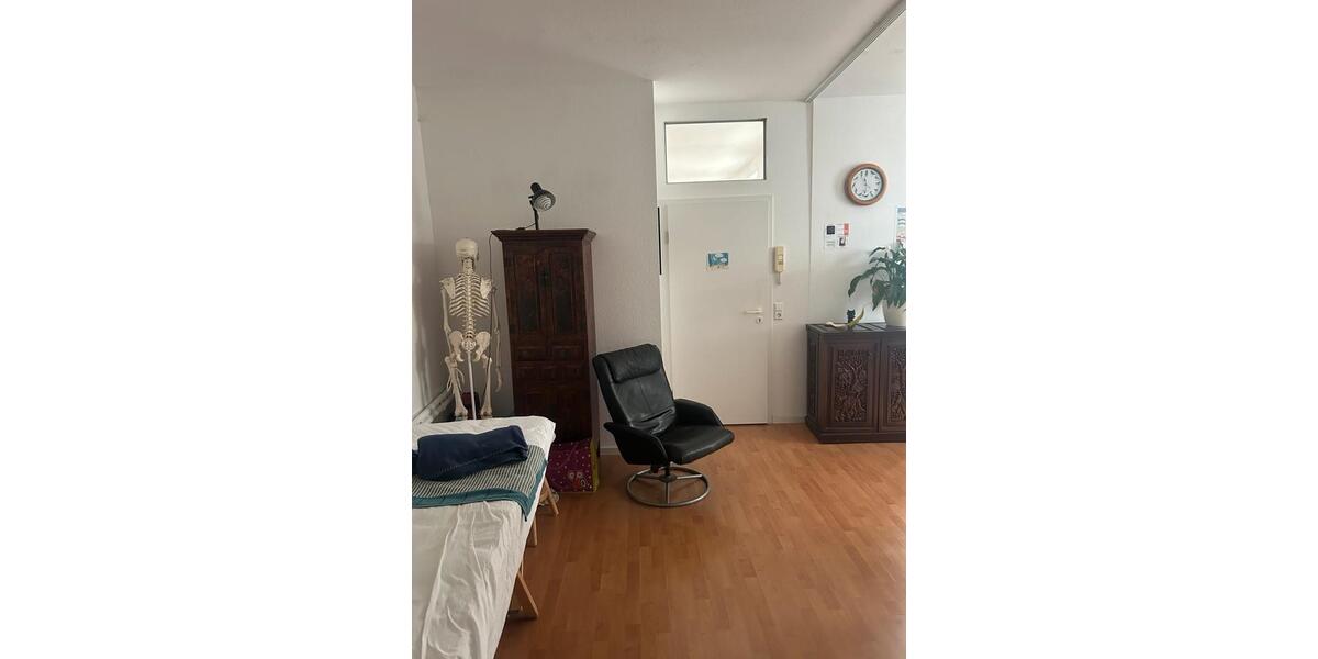 Therapieraum mit Massageliege zu Vermieten zimmer