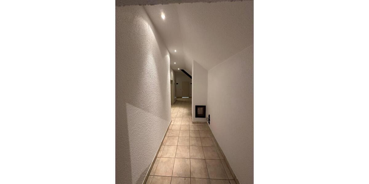 Dachgeschoßwohnung Weiskirchen - 4 Zimmer, 100 m&sup2;, 630&euro; | Angebot:25948560