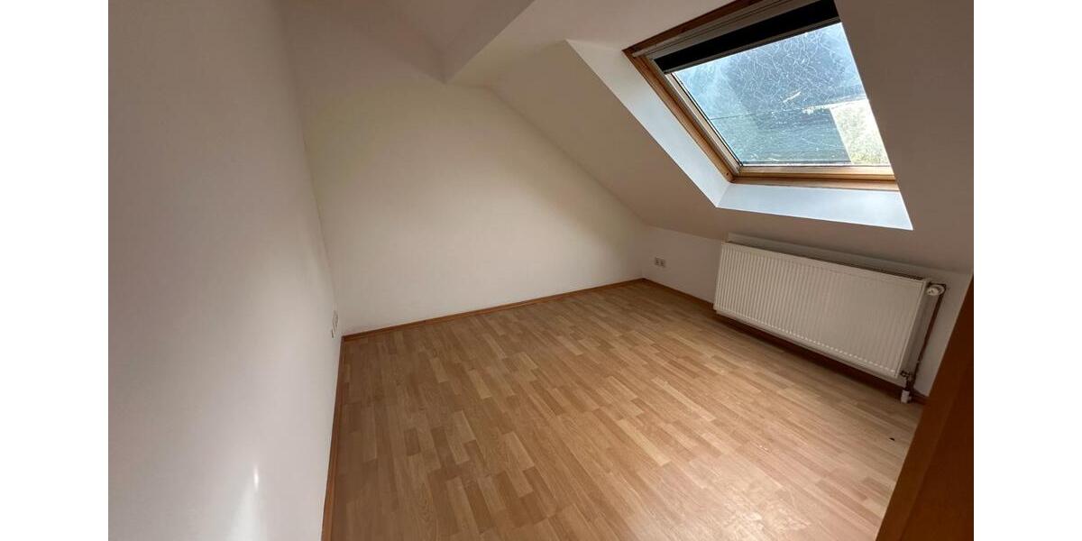 Dachgeschoßwohnung Biebertal - 3 Zimmer, 75 m&sup2;, 700&euro; | Angebot:26534373