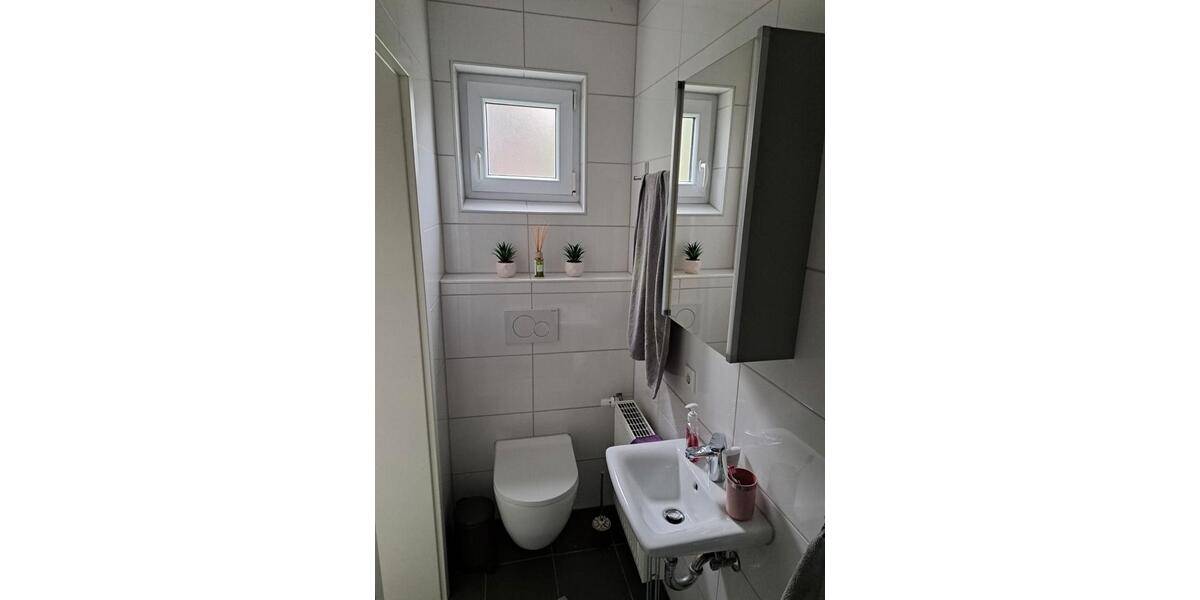 Reihenhaus Würzburg Lengfeld - 7 Zimmer, 146 m&sup2;, 1.750&euro; | Angebot:26368919