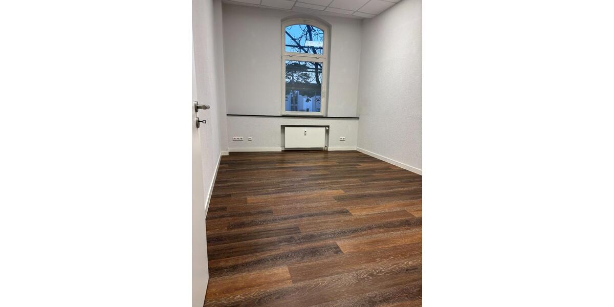 Erdgeschoßwohnung Zerbst (Anhalt) - 5 Zimmer, 135 m&sup2;, 810&euro; | Angebot:25855758