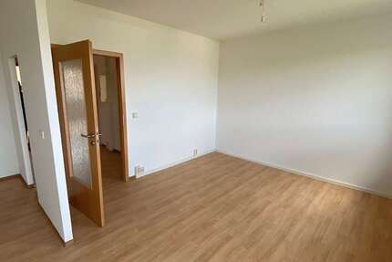 Wohnung Suhl Neundorf - 4 Zimmer, 65 m&sup2;, 400&euro; | Angebot:26446329