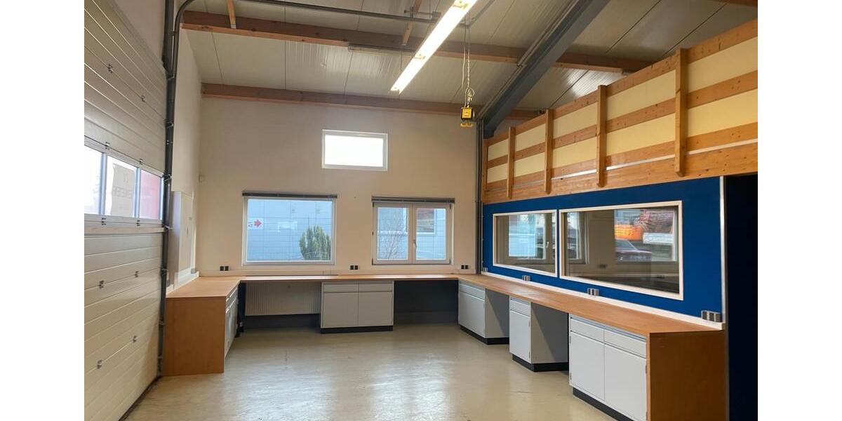Teil einer Gewerbehalle zu vermieten in Dettenheim Russheim zimmer
