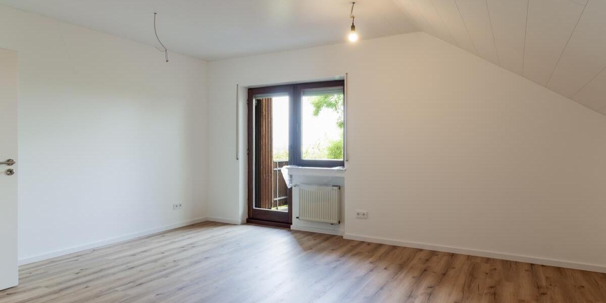 Renovierte 3-Zimmer Wohnung in ruhiger Lage von Pellingen - Dachgeschoßwohnung Pellingen | Angebot:27225332