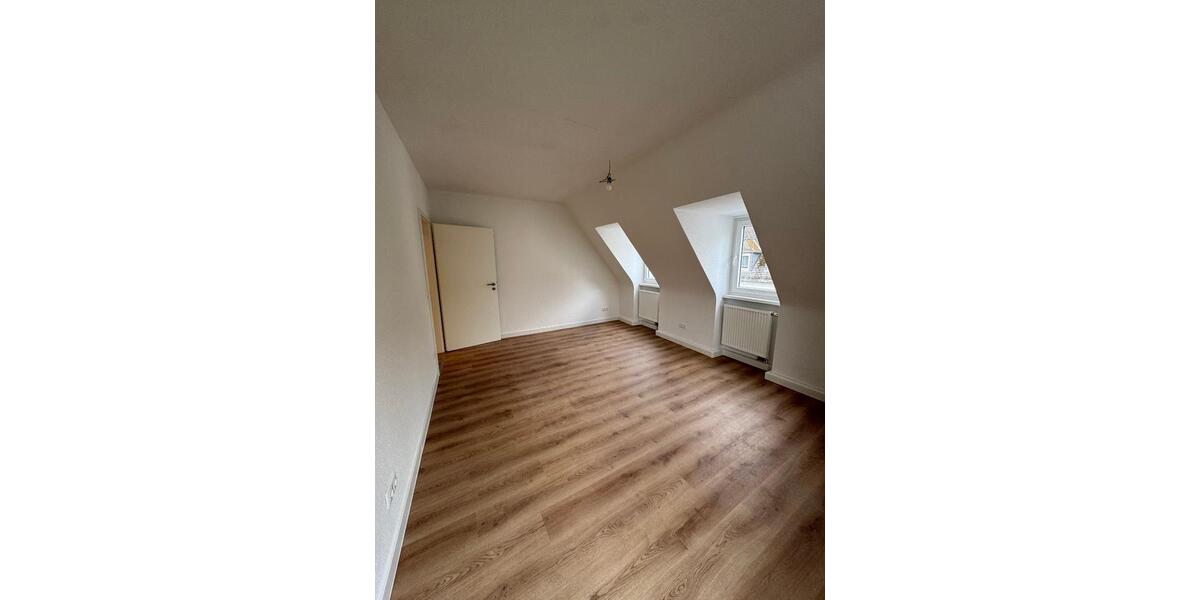 Dachgeschoßwohnung Siegen - 4 Zimmer, 67 m&sup2;, 650&euro; | Angebot:26587523