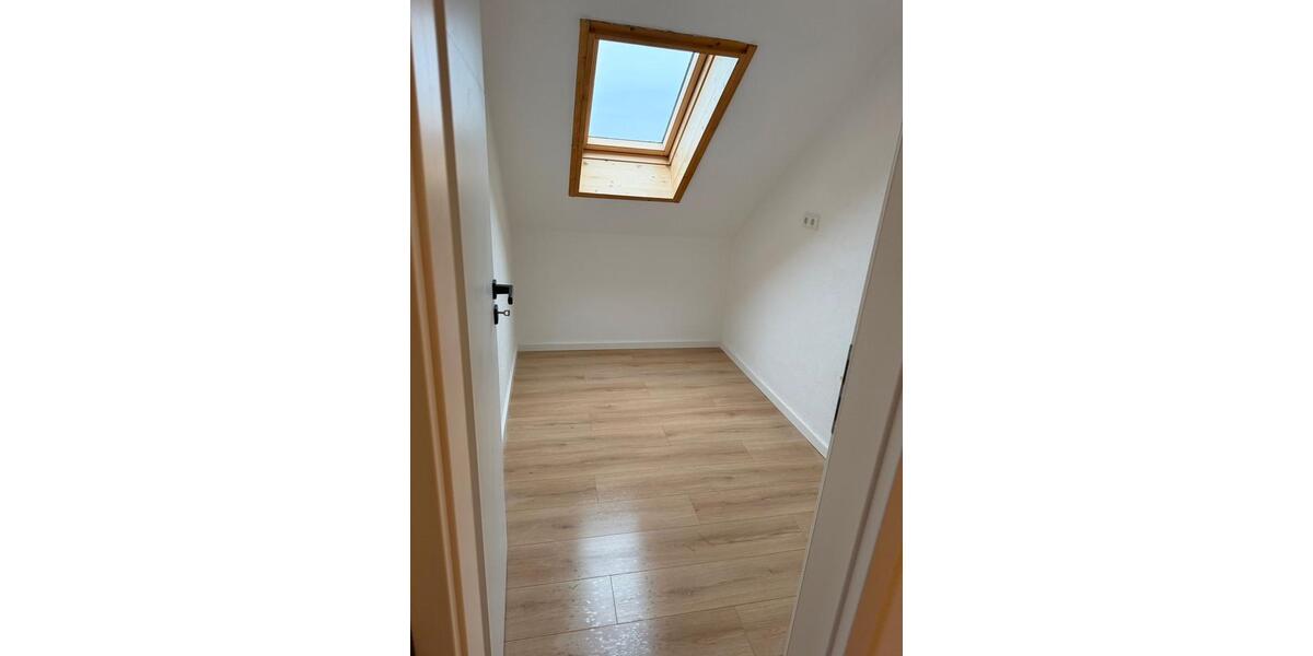 Frisch modernisierte 3-Zimmer-Dachgeschosswohnung 3 zimmer