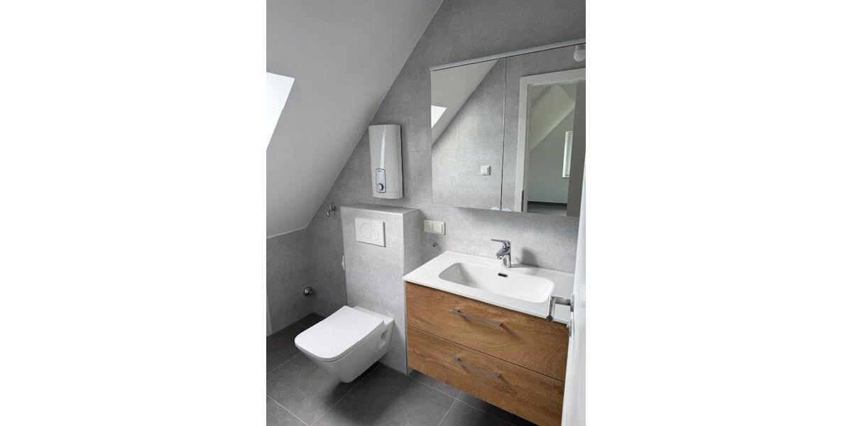 Dachgeschoßwohnung Dahlem - 1 Zimmer, 34 m&sup2;, 300&euro; | Angebot:26253427