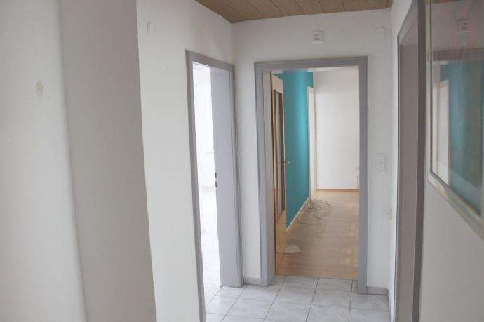 ZUVERLÄSSIGE NACHBARN GESUCHT: EG-Wohnung im Zweifamilienhaus 3 zimmer