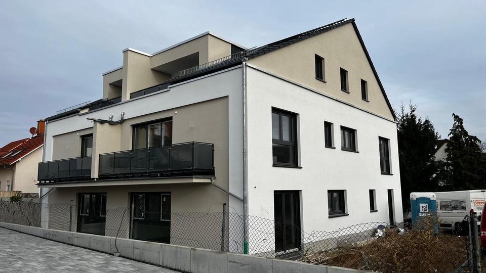 Erstbezug: stilvolle DG Wohnung mit großzügiger Loggia 3 zimmer