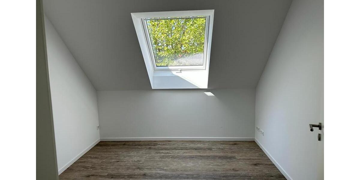 Dachgeschoßwohnung Freiberg am Neckar - 4.5 Zimmer, 98 m&sup2;, 1.480&euro; | Angebot:24818226