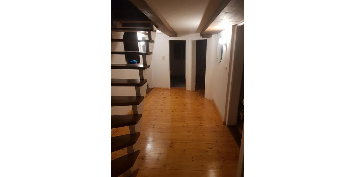Etagenwohnung Ihringen - 4 Zimmer, 119 m&sup2;, 1.300&euro; | Angebot:26033398