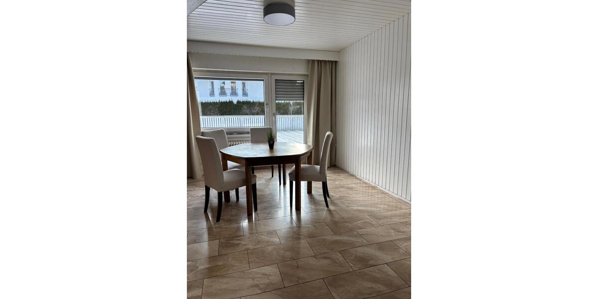 Wohnen auf Zeit Gladenbach - 7 Zimmer, 250 m&sup2;, 26&euro; | Angebot:24865996