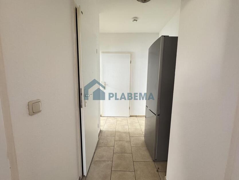 Frisch in Renovierung -> 2-Zimmer-Wohnung mit neuer Einbauküche in zentraler Innenstadtlage zimmer