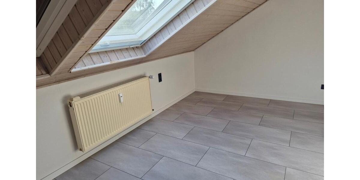 Dachgeschoßwohnung Biebergemünd - 3.5 Zimmer, 110 m&sup2;, 880&euro; | Angebot:26400684