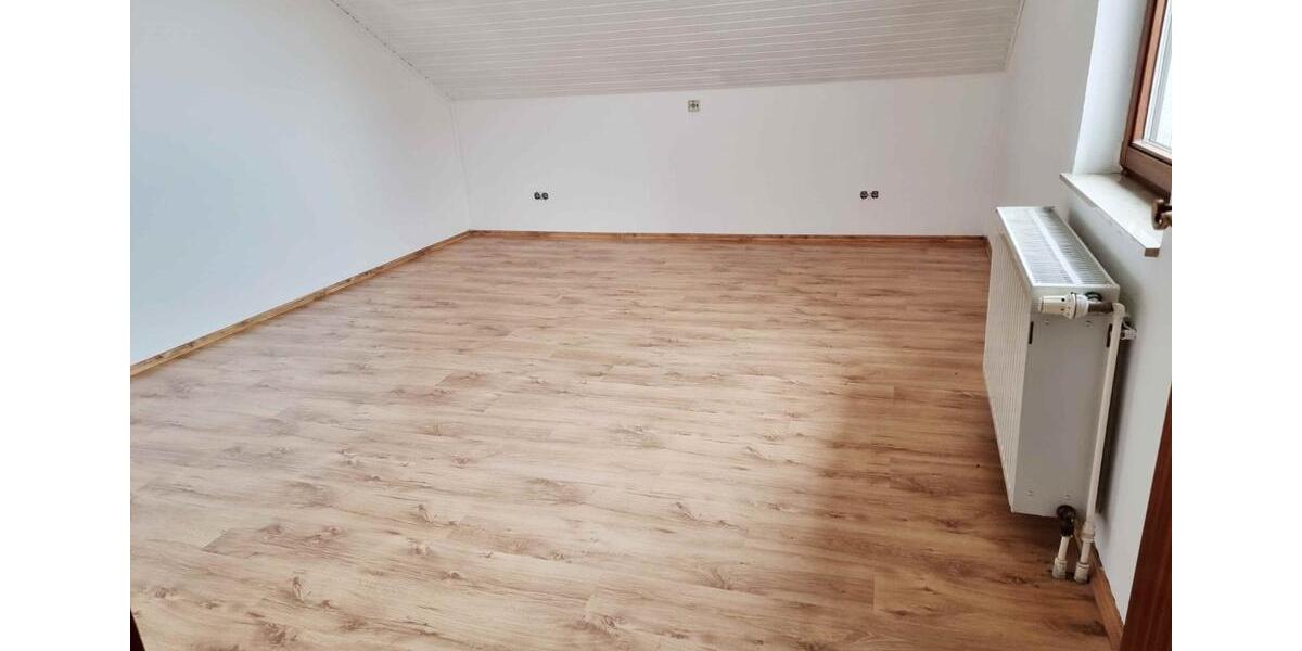 Dachgeschoßwohnung Bickenbach - 3 Zimmer, 90 m&sup2;, 750&euro; | Angebot:24865736