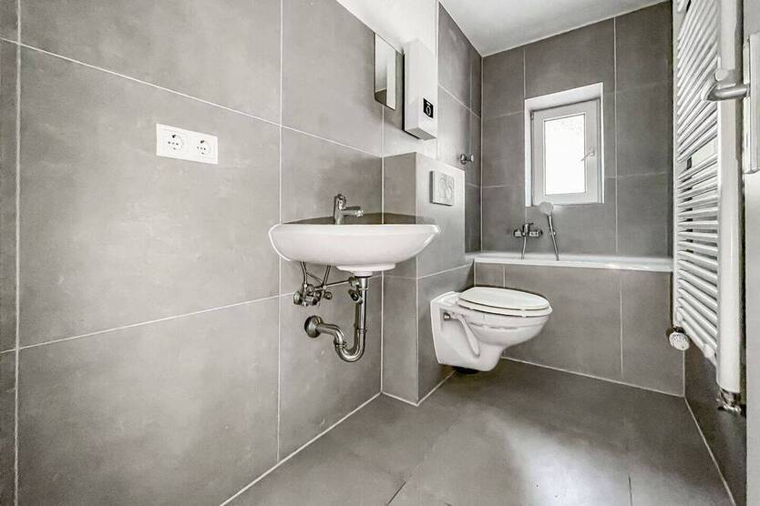 1 Zimmer - renoviert - zentrale Lage - Einbauküche