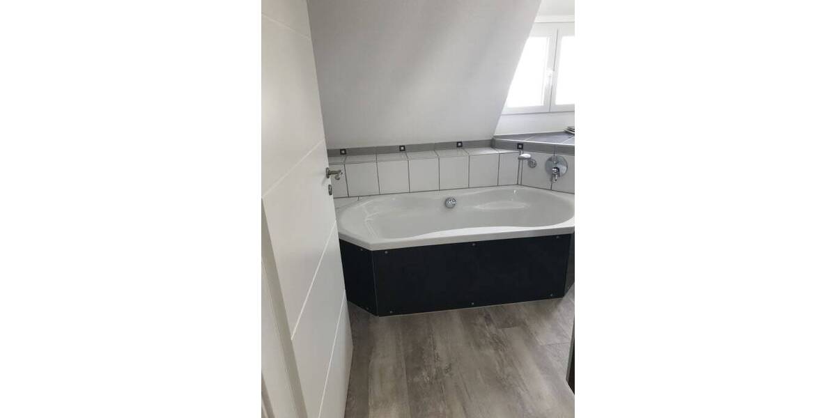 Mehrfamilienhaus, Wohnhaus Gunzenhausen - 5 Zimmer, 125 m&sup2;, 1.150&euro; | Angebot:26188159