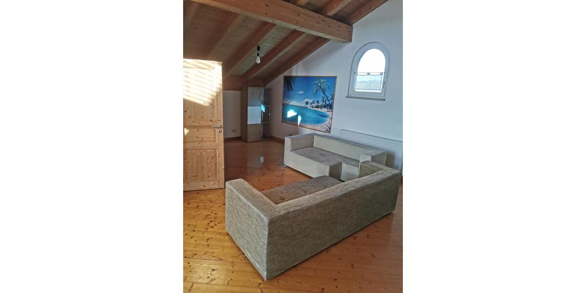 Dachgeschoßwohnung Ebensfeld - 3 Zimmer, 83 m&sup2;, 700&euro; | Angebot:25080726