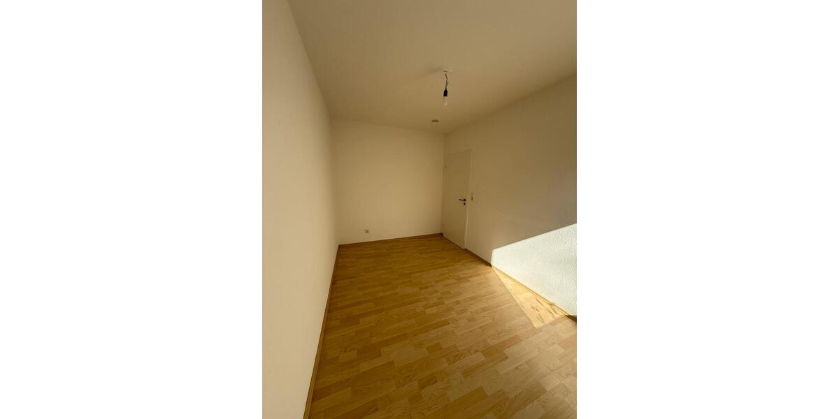 Hochparterre Gerbrunn - 3 Zimmer, 69 m&sup2;, 1.050&euro; | Angebot:25881515