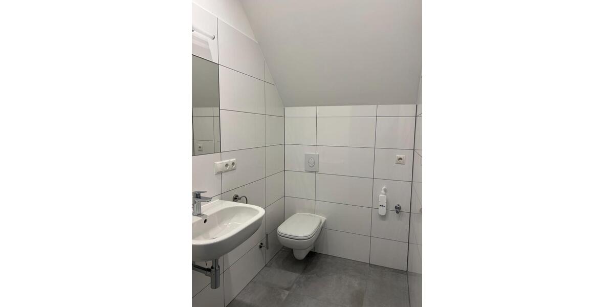 Dachgeschoßwohnung Rentweinsdorf - 2 Zimmer, 50 m&sup2;, 610&euro; | Angebot:24755476