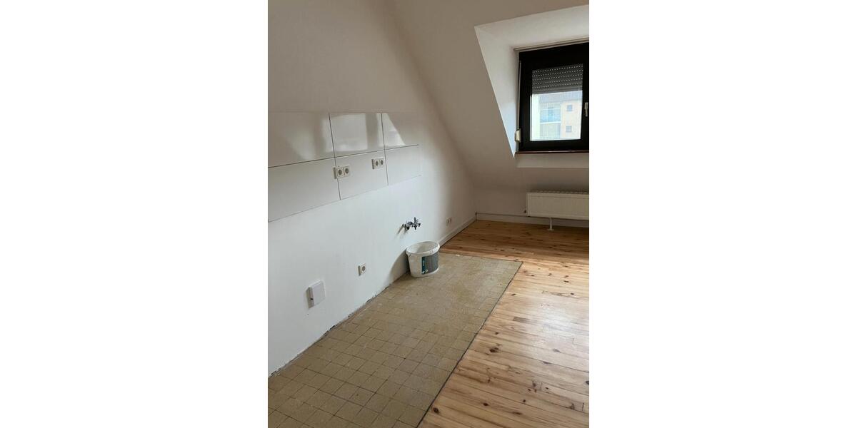 Dachgeschoßwohnung Saarbrücken West - 3 Zimmer, 72 m&sup2;, 650&euro; | Angebot:26336217