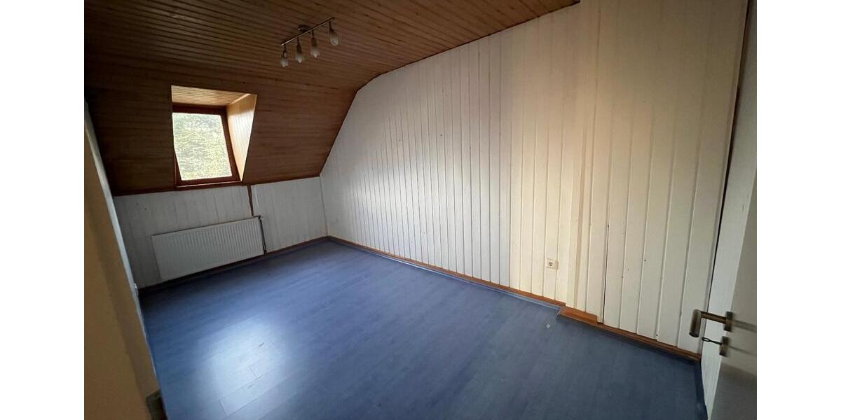 Dachgeschoßwohnung Solingen Wald - 3 Zimmer, 80 m&sup2;, 750&euro; | Angebot:25152087