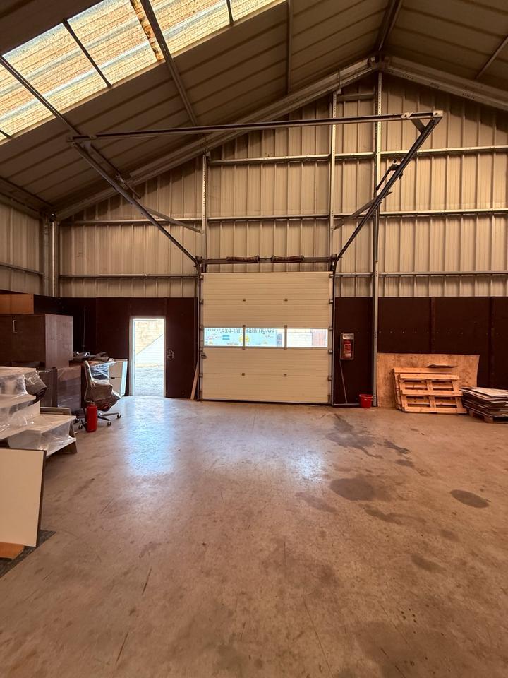 Lagerhalle zu vermieten ( ungeheizt )