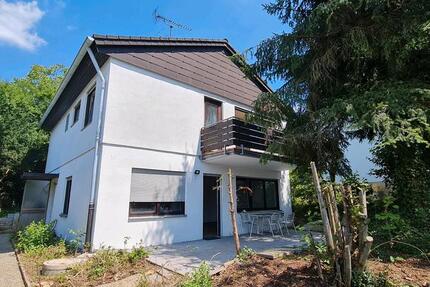 Haus Niedernhausen - 6 Zimmer, 155 m&sup2;, 3.000&euro; | Angebot:24980995