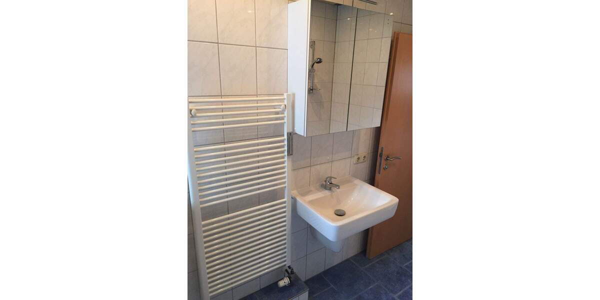 Helle und große 3,5 Zimmer-Wohnung im Zentrum von Weisendorf 3 zimmer