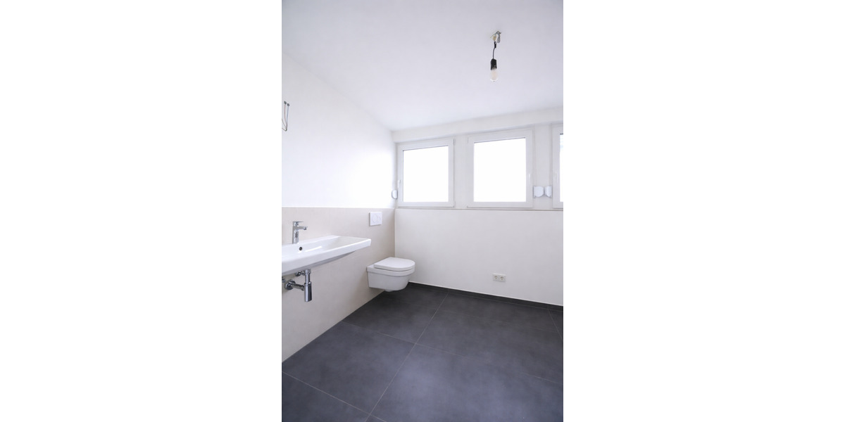 Dachgeschoßwohnung Föhren - 3 Zimmer, 83 m&sup2;, 900&euro; | Angebot:25445876