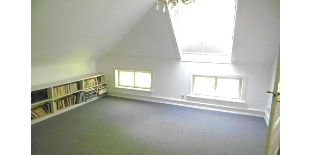 Dachgeschoßwohnung Bad Pyrmont - 3 Zimmer, 77 m&sup2;, 615&euro; | Angebot:23787355