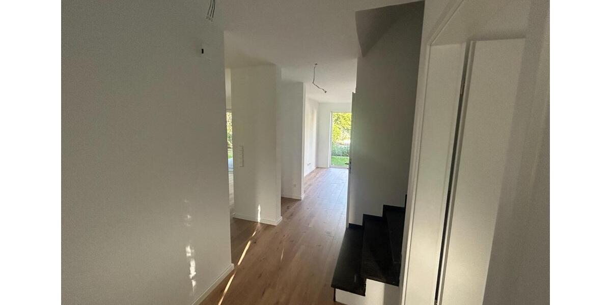 Großzügige Neubau-Doppelhaushälfte mit 2 Stellplätzen + Garten 7 zimmer