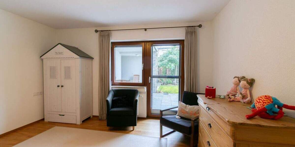 Einfamilienhaus Tettnang - 8 Zimmer, 270 m&sup2;, 2.900&euro; | Angebot:24870936