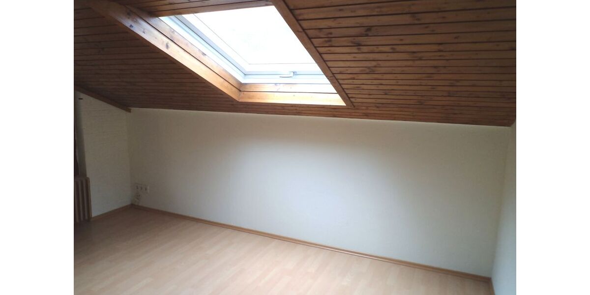 Gemütliche 3 Zimmer Dachgeschosswohnung mit EBK und Balkon - Dachgeschoßwohnung Weil im Schönbuch | Angebot:25239500